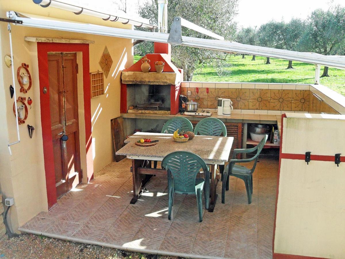 Camping Terreno-Ro-Bi-Li Hotel Cutrofiano Luaran gambar