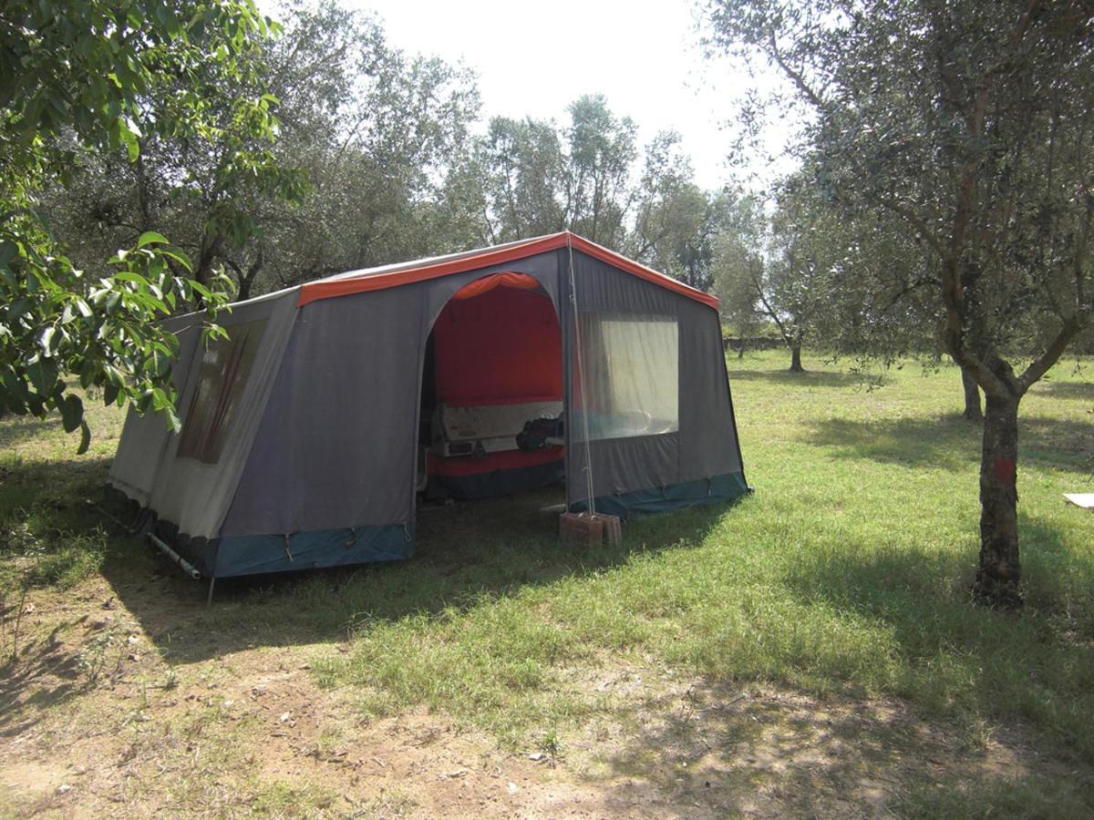 Camping Terreno-Ro-Bi-Li Hotel Cutrofiano Luaran gambar