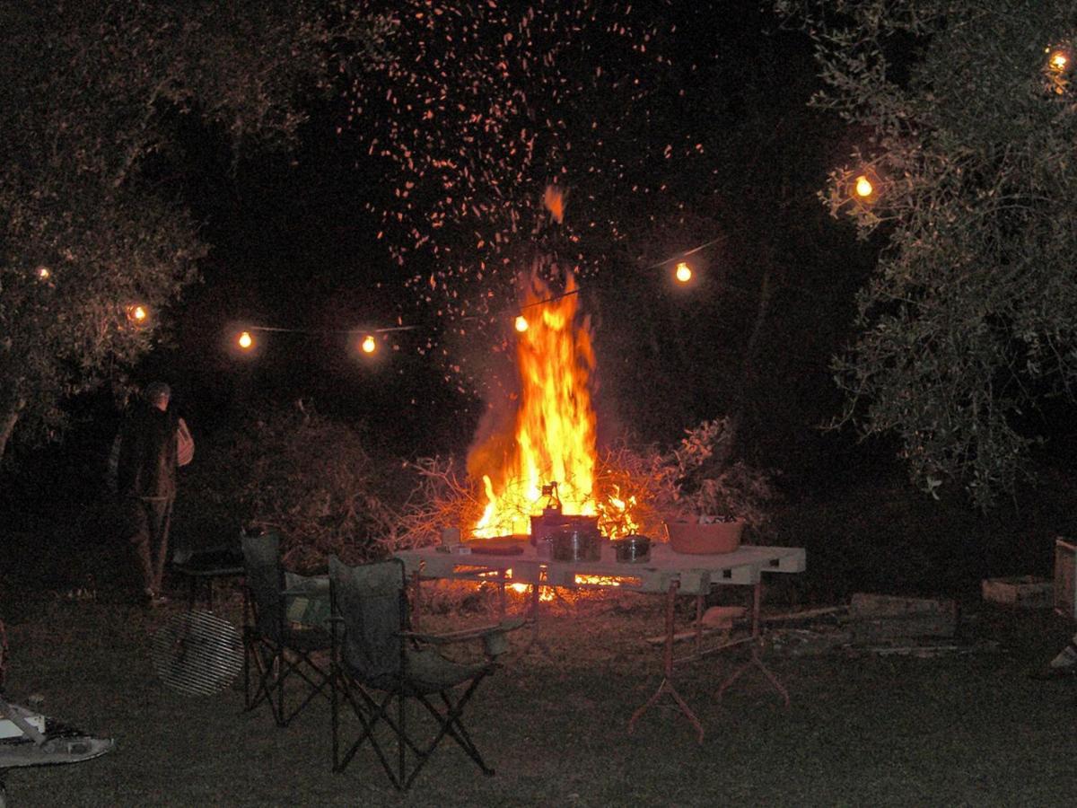 Camping Terreno-Ro-Bi-Li Hotel Cutrofiano Luaran gambar