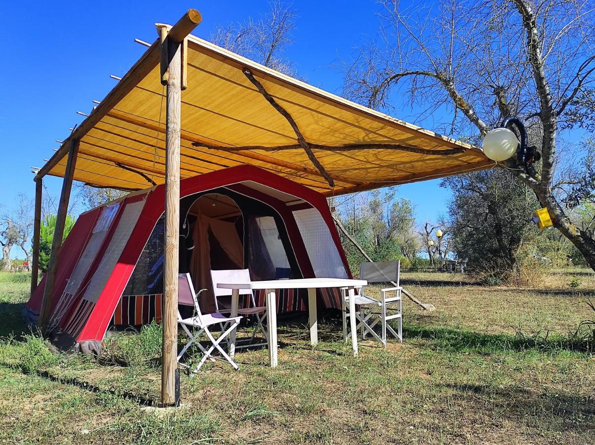Camping Terreno-Ro-Bi-Li Hotel Cutrofiano Luaran gambar