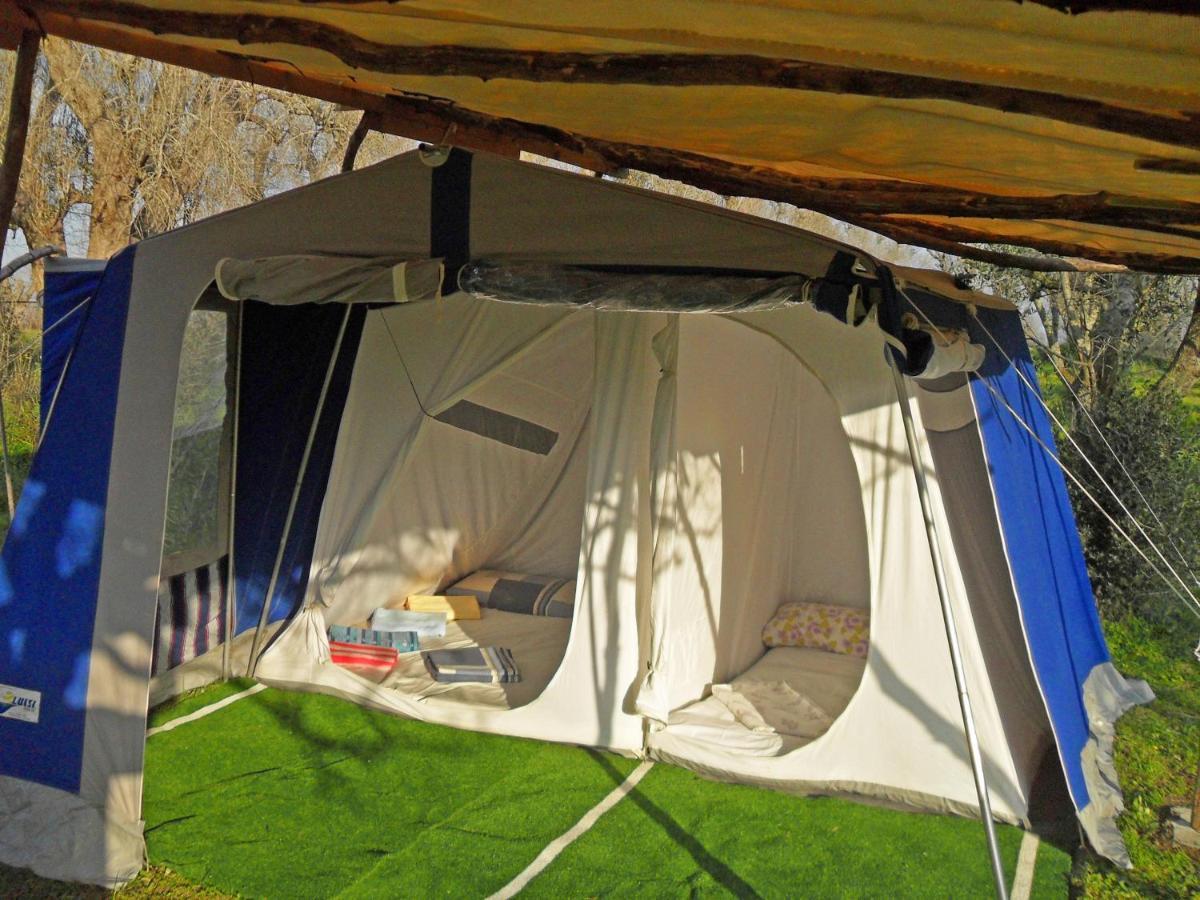 Camping Terreno-Ro-Bi-Li Hotel Cutrofiano Luaran gambar